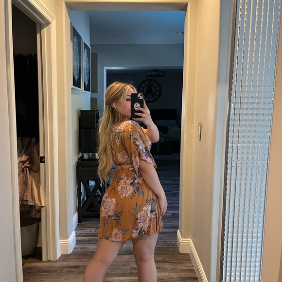 BEAUTIFUL GOLD FLORAL BILLABONG DRESS - Picture 7 of 11